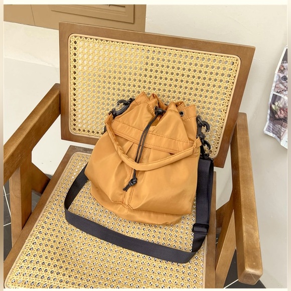 NWT Drawstring Nylon Waterproof Bucket Bag - Picture 4 of 8